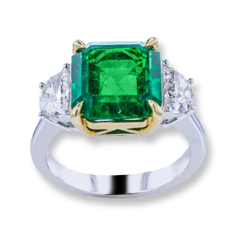 JULEVE 18KT GOLD 5.19CT EMERALD & 0.95CTW DIAMOND RING