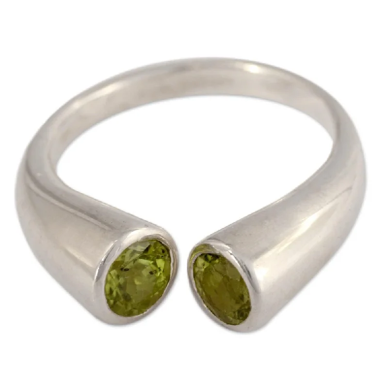 Handmade Face to Face Sterling Silver Peridot Ring (India)